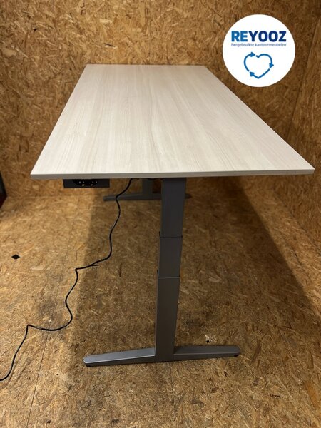 Ahrend Balance zit-sta bureau - tweedehands - 160x80cm - zilvergrijs met eiken blad