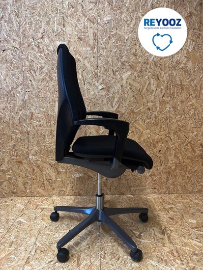 Giroflex G64 tweedehands bureaustoel - refurbished - zwarte stoffering