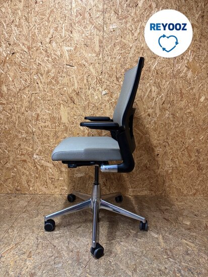 Tweedehands Ahrend 2020 Verta  - lichtgrijs tomy hilfiger edition