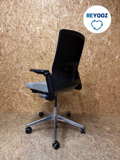 Tweedehands Ahrend 2020 Verta  - lichtgrijs tomy hilfiger edition