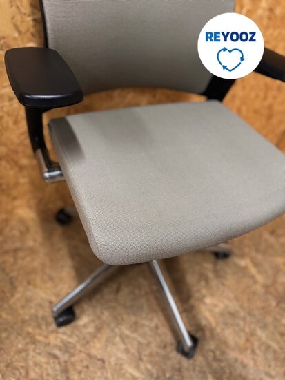 Tweedehands Ahrend 2020 Verta  - lichtgrijs tomy hilfiger edition