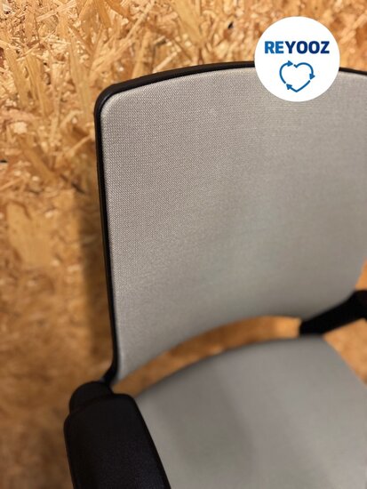 Tweedehands Ahrend 2020 Verta  - lichtgrijs tomy hilfiger edition