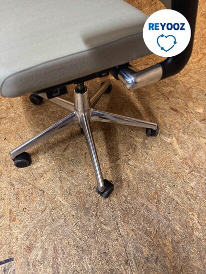 Tweedehands Ahrend 2020 Verta  - lichtgrijs tomy hilfiger edition