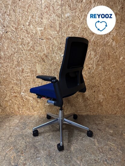 Ahrend 2020 Verta (medium rug) nieuwstaat - blauw met alu voetkruis