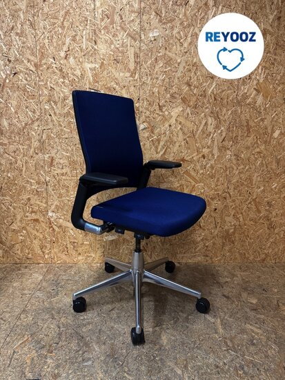 Ahrend 2020 Verta (medium rug) nieuwstaat - blauw met alu voetkruis