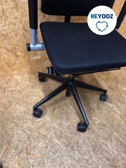 Steecase Please bureaustoel - refurbished met zwart voetkruis