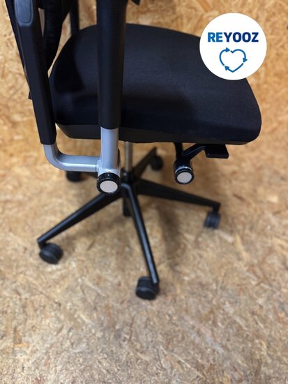 Steecase Please bureaustoel - refurbished met zwart voetkruis