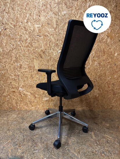 Refurbished Ahrend prime - zwart met aluminium voetkruis