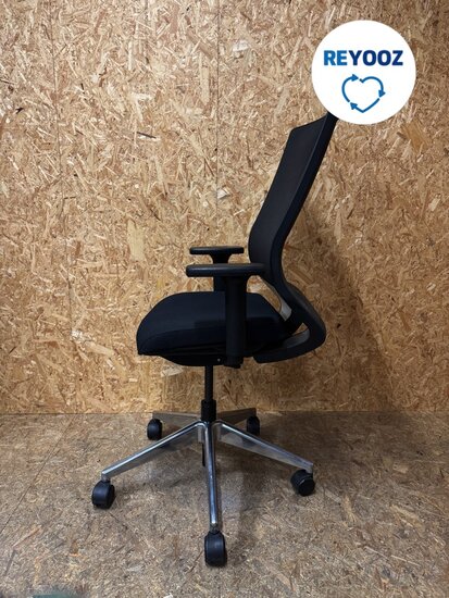 Refurbished Ahrend prime - zwart met aluminium voetkruis