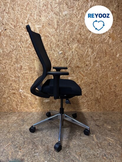 Refurbished Ahrend prime - zwart met aluminium voetkruis