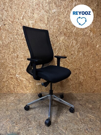 Refurbished Ahrend prime - zwart met aluminium voetkruis