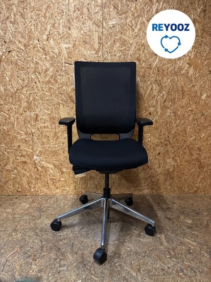 Refurbished Ahrend prime - zwart met aluminium voetkruis