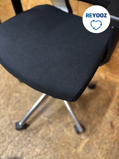 Refurbished Ahrend prime - zwart met aluminium voetkruis