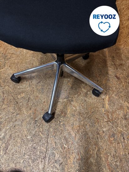 Refurbished Ahrend prime - zwart met aluminium voetkruis