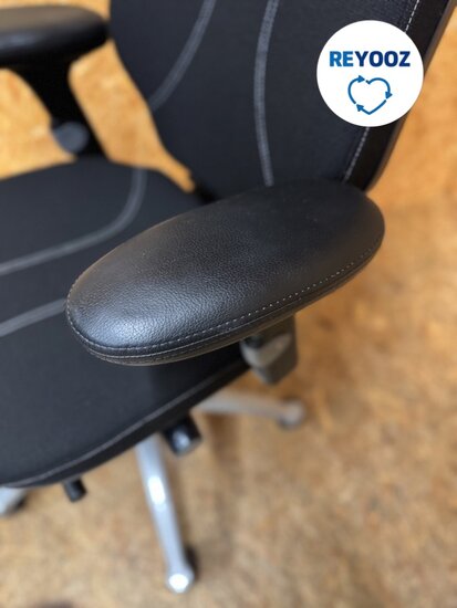 RH Logic 400 - refurbished ergonomische bureaustoel - zwart met hoofdsteun