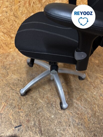 RH Logic 400 - refurbished ergonomische bureaustoel - zwart met hoofdsteun