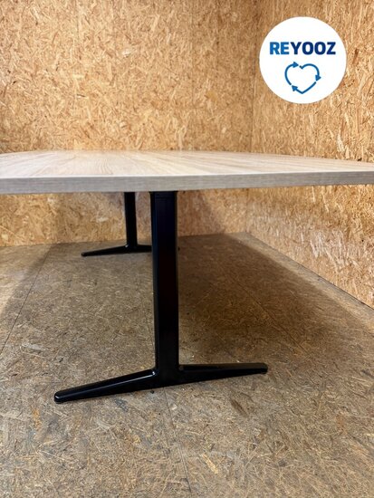 Ahrend vergadertafel 240x120cm - midden eiken