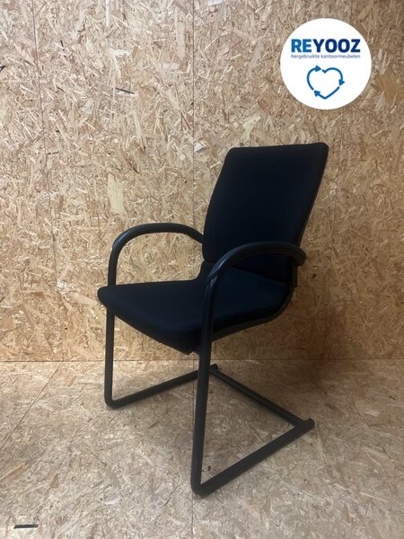 Ahrend 230 vergaderstoel - nieuwe zwarte stoffering - refurbished Ahrend 230 vergaderstoel - nieuwe zwarte stoffering - refurbished
